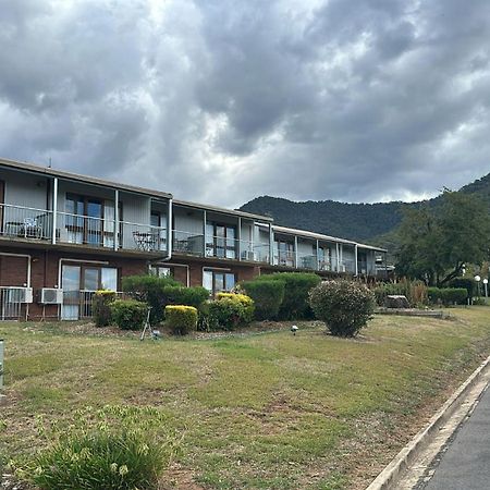 Mountain Creek Motel Bar & Restaurant Mount Beauty Dış mekan fotoğraf
