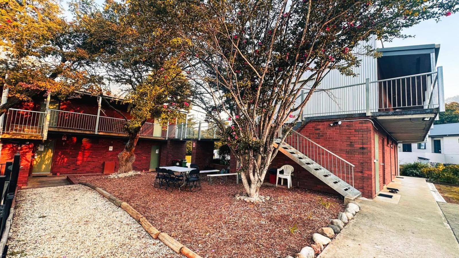 Mountain Creek Motel Bar & Restaurant Mount Beauty Dış mekan fotoğraf