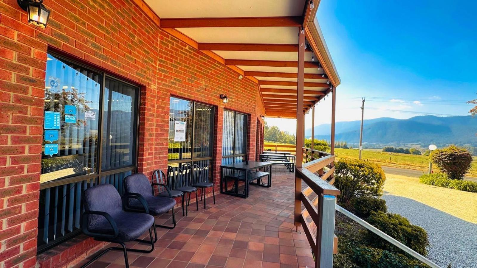 Mountain Creek Motel Bar & Restaurant Mount Beauty Dış mekan fotoğraf