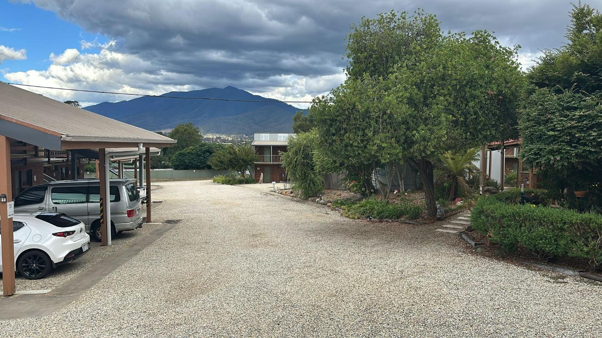 Mountain Creek Motel Bar & Restaurant Mount Beauty Dış mekan fotoğraf
